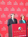 John Tsang et Anne Cusson au Vinexpo Asia de 2010