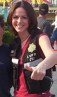 Jorja Fox CSI:n kuvauksissa maaliskuussa 2004.