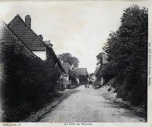 Vue de la côte de Mouriez, rue principale vers 1908.