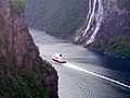 MS Kong Harald d'Hurtigruten dans le Geirangerfjord