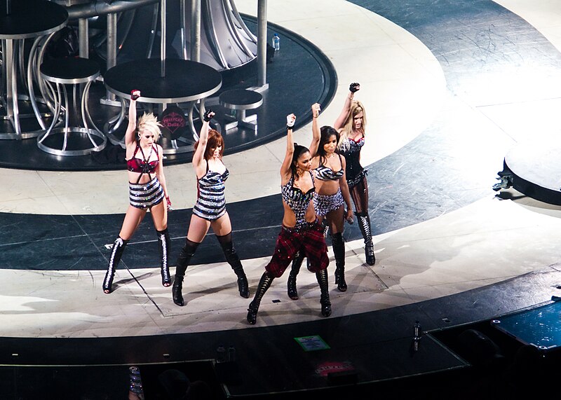파일:Pussycat Dolls w trasie koncertowej z Britney Spears.jpg