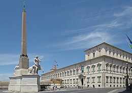 Palais du Quirinal et obélico avec Dioscures roma.jpg