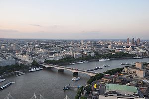 River Thames and Waterloo Bridge, London-17Aug2009.jpg