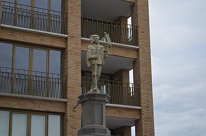 Standbeeld van Liederik, eerste forestier van Vlaanderen en symbool van de stad Harelbeke.