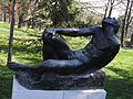 Скулптура "Уморни борац" по нацртима Томе Росандића