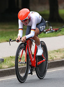 Sur son vélo de contre-la-montre durant les Jeux olympiques