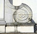 Dettaglio della facciata: voluta a spirale