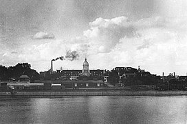 Vieux-Trois-Rivières vue du fleuve Saint-Laurent, vers 1900.