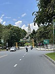 Wat Phnom sedd från Preah Norodom Blvd.