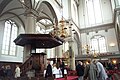De soberheid van de protestantse interieurs contrasteert met de barokke kerken in de Zuidelijke Nederlanden.