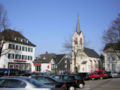 Marktplatz mit evangelischer Kirche und Kreissparkasse