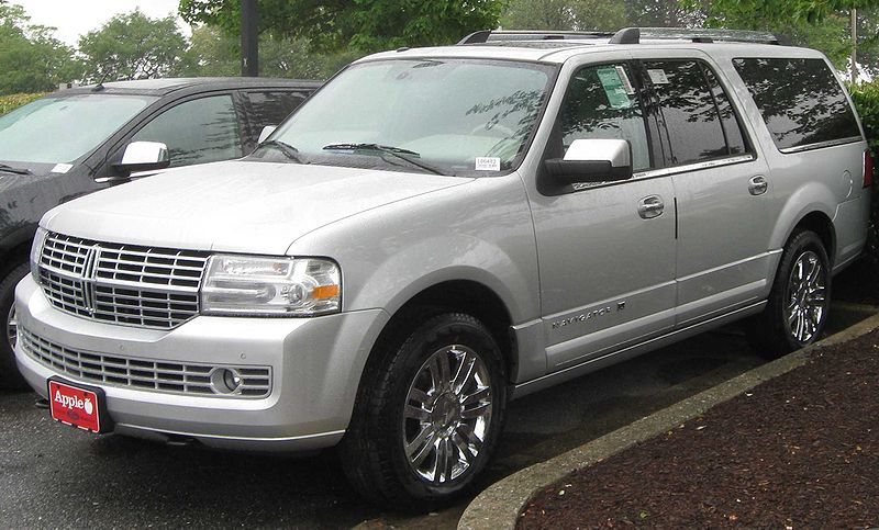 File:2010 Lincoln Navigator L -- 07-10-2010.jpg