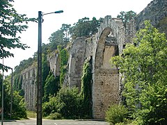 Vue de l'aqueduc ou la Route de Gallardon passe en dessous.