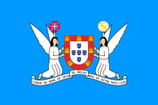 1961年-1999年，澳门市政厅旗帜，下方书有“圣名之城，无比忠诚”：Cidade do Nome de Deu de Macau Não Há Outra Mais Leal