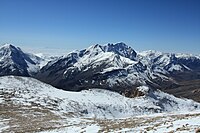 Bazardüzü is die hoogste piek met 4 466 m.