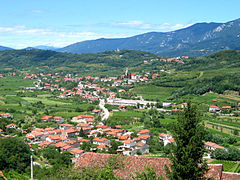 El valle de Branica con el pueblo de Branik