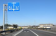 三重県道41号亀山鈴鹿線との交差点と前方の未開通区間（2019年11月の時点）