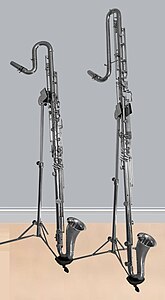 Grandes clarinettes à bocal : Clarinettes contrebasse et contralto.