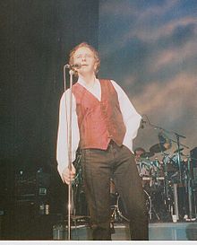 David Essex performing in 1987