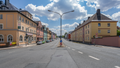 Ernst-Reuter-Straße, gesehen von einer Verkehrsinsel