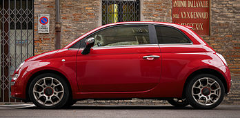 Fiat 500 vermelho em Emília-Romanha, Itália. (definição 4 680 × 2 300)