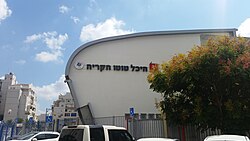 מבט מחוץ ליציע החדש