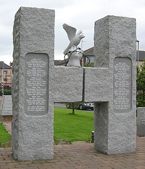 A hunger strike memorial in Derry's Bogside on Free Derry Corner HblockMonument073107.jpg