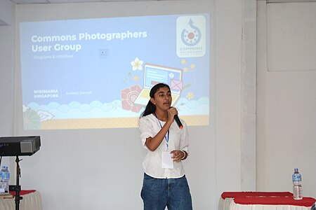 Wikimedians motivating students in a Workshop