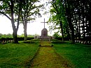 Gefallenendenkmal mit Grünanlage