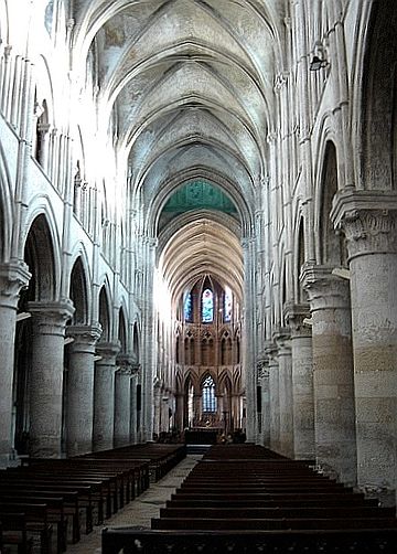 La Normandie de Bertrand 360px-Lisieux_-_nef_de_la_cathédrale