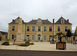 The town hall in Louroux-Béconnais
