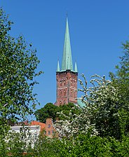 Petrikirche von der Obertrave aus gesehen (2018)