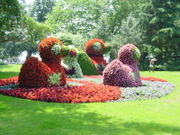 Цветочные скульптуры в парке