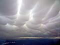 Ảnh trên không của những đám mây mammatus khổng lồ ở trung tâm New South Wales, Úc.