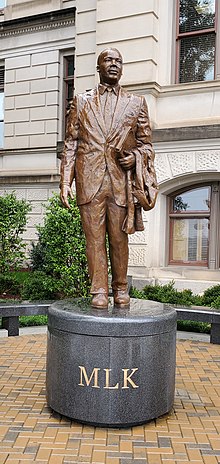 Статуя Мартина Лютера Кинга-младшего, Капитолий штата Джорджия 2.jpg