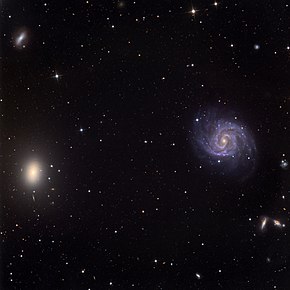 NGC 1052 (vlevo) a NGC 1042 (vpravo), snímek z Schulmanova dalekohledu