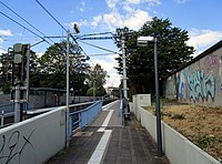 Zugang zum Bahnsteig in Fahrtrichtung Bonn