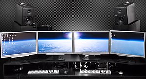 English: Multi-Screen Computer Desk with a Mus...