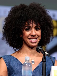 Pearl Mackie par Gage Skidmore.jpg