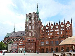 Alter Markt Stralsund. Blickrichtung gen Süden zum Rathaus und Nikolai-Kirche.