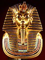 Maschera funeraria di Tutankhamon, della XVIII dinastia egizia. Museo egizio del Cairo.