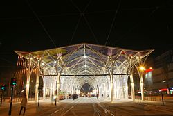 Tram transfer station, Łódź Piłsudskiego Av. October 2015 07.jpg