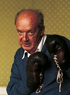 Vladimir Nabokov 1960s.jpg