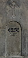 Friedhof Prag-Olšany, Grabplatte von Čeněk Daněk, entgegen[1] mit dem Geburtsjahr 1826 beschriftet