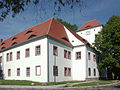 Sachgesamtheit Schloss und Kirche Altranstädt: Schloss und Jubiläumsobelisk (siehe Einzeldenkmale 09259308), Kirche und Einfriedung des Kirchhofs (siehe Einzeldenkmal 09259307), Schlosskapelle mit Einfriedung, Friedhofstor und Grabanlage (siehe Einzeldenkmal 09259339) und Schlosstor (siehe Einzeldenkmal 09259338)