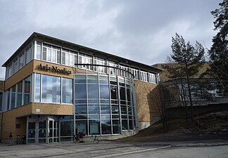 Aula Nordica vid Umeå universitet, ritad av arkitekt Bertil Håkansson. Invigt 1988.