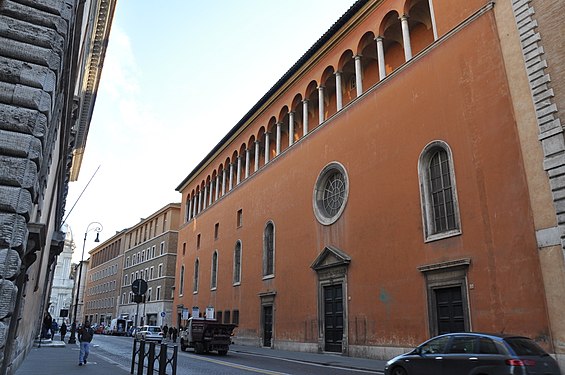 Fasaden vid Corso del Rinascimento.