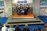 Vorstellung des Wikipedia-Buches auf dem "Blauen Sofa", Quelle: ZDF, » mehr