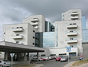 Hospital Clínico de Santiago, onde finou en 1999.