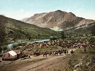 جمع الماشية في بلدة سيمارون بكولورادو في الولايات المتحدة حوالي سنة 1898م